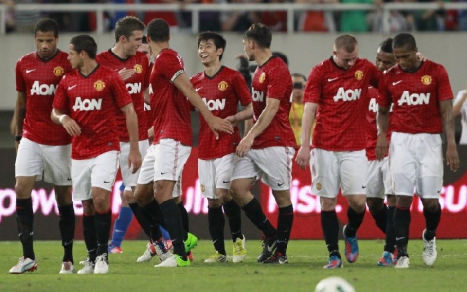 ВИДЕО: Без Сър Алекс и Бербатов, Ман Юнайтед победи Хановер в голово шоу