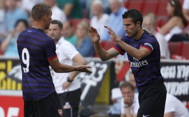 ВИДЕО: Подолски мушна два на Кьолн в дебюта си за Арсенал, Ван Перси като Бербатов