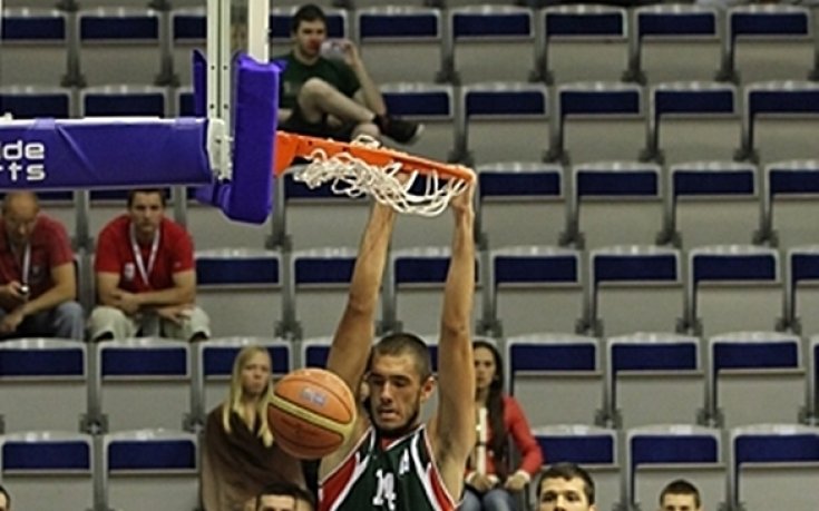 Юношите  напук на всички, и сами за себе си, на прага на голямата си мечта