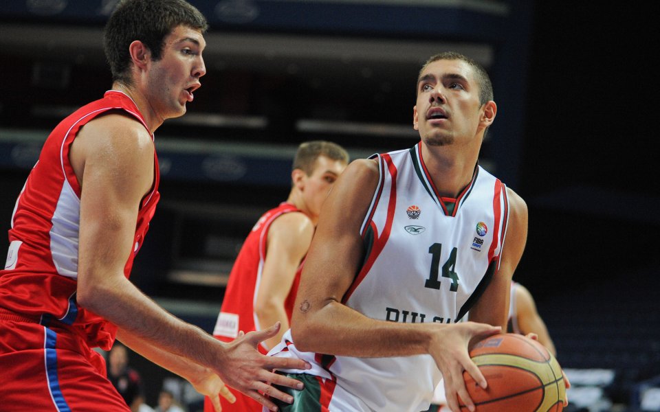 България загуби достойно в тежка битка със Сърбия, още има шанс за Световно