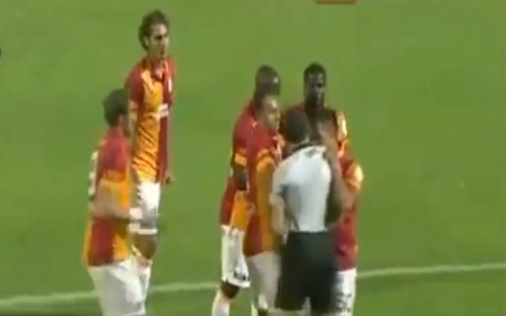 ВИДЕО: Наказаха за 11 мача играч на Галатасарай след дербито с Фенербахче, мачка Джунейт Чакър