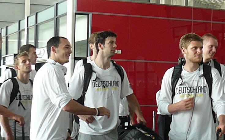 СНИМКИ: Германия пристигна в София, бяга от ролята на фаворит