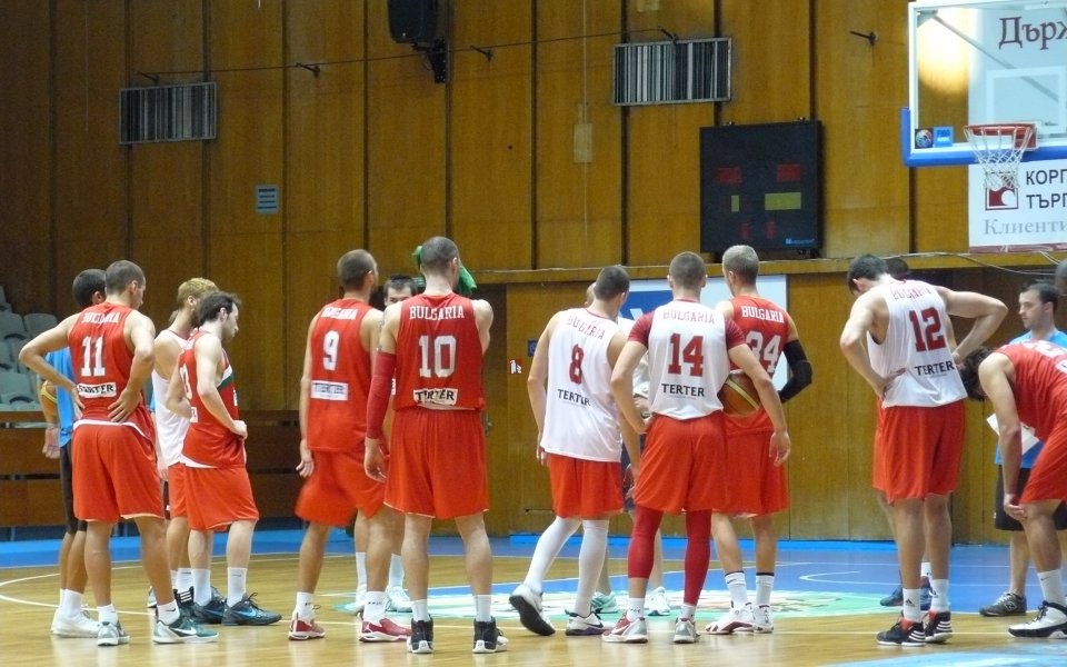 Национал в болница, промени в групата за Германия