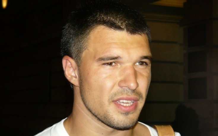 Божинов тръгна за Италия, Верона е фаворит за подписа му