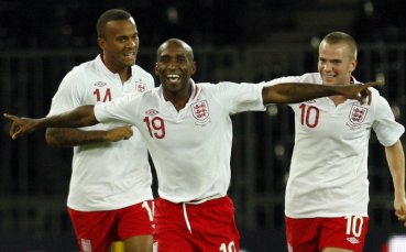 Дефоу остава в Тотнъм, подписа нов договор