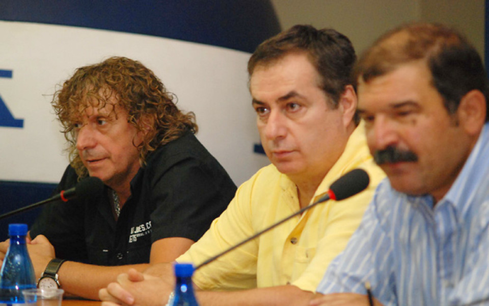 Инициативният комитет, Георги Атанасов и Дучето дават пресконференция