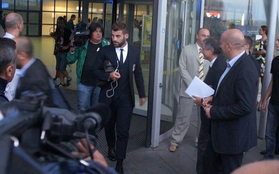 ВИДЕО: Италия е в София, посрещнаха ги Мис Национален отбор и 20 фена