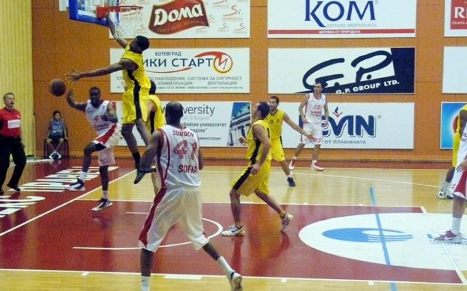 СНИМКИ: Лукойл Академик победи Арис в първата си контрола