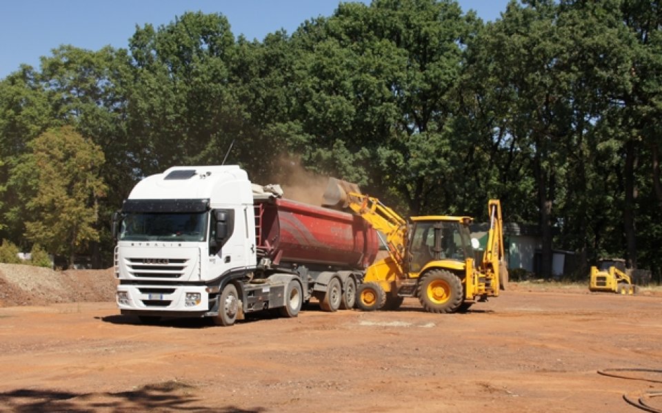 ВИДЕО: Напук на хаоса ЦСКА започна изграждането на терени