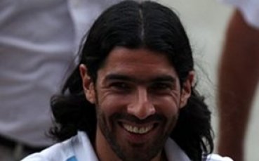 Наказаха уругваец, целунал емблемата на бившия си клуб