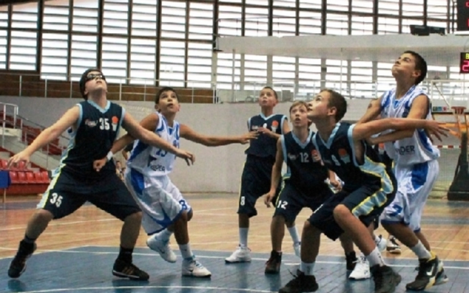 Левски оцеля след две продължения на БУБА Къп