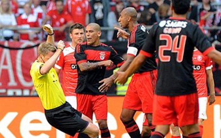 Два месеца наказание за бияча на Бенфика