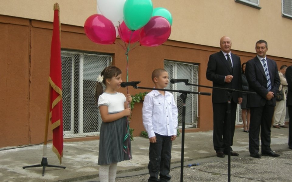 Свилен Нейков откри учебната година и инспектира спортната база в Благоевград