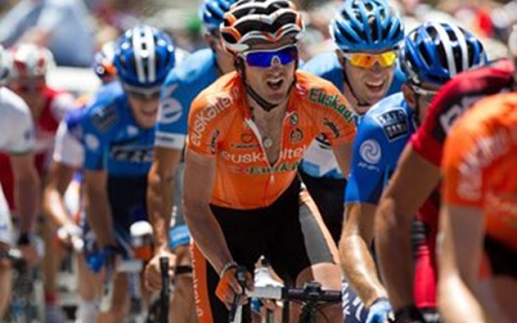 Лек автомобил уби испански колоездач на тренировка