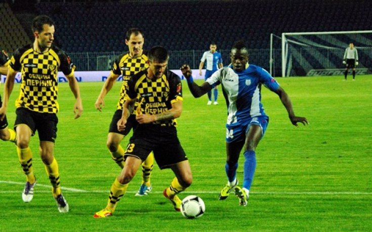 СНИМКИ: Черноморец спечели първи три точки и остави Миньор на дъното