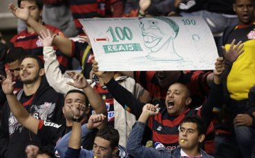 Фламенго посрещна Роналдиньо с мощни освирквания