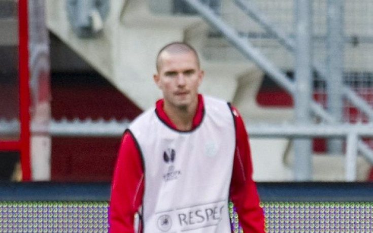 Национал на Дания със скъсани кръстни връзки на дясното коляно