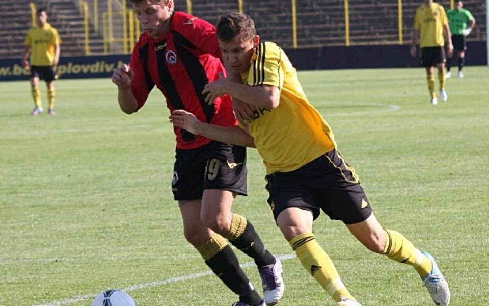 Тодор Неделев качи Ботев пак в тройката, Локо Сф вече година без победа навън