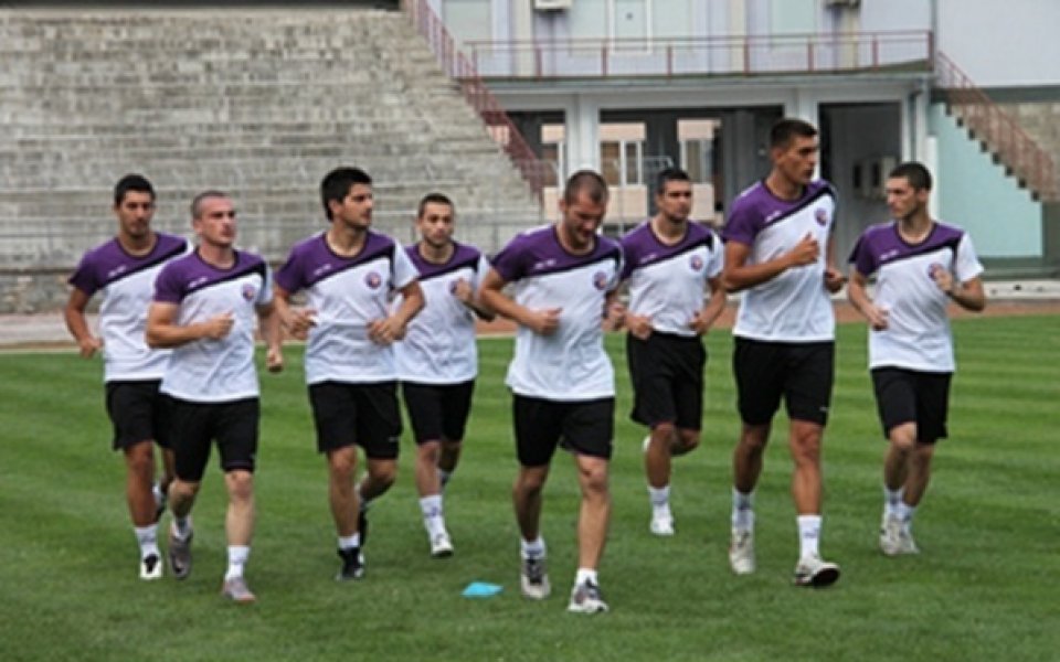 Бунт в Етър, играчите отказаха да заминат за Турция