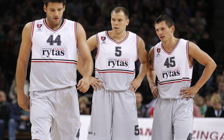 Калоуей (в зелен екип) бе най-добър за Уникаха срещу Макаби