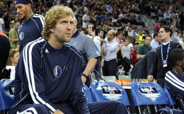 Новицки отново тренира с Далас