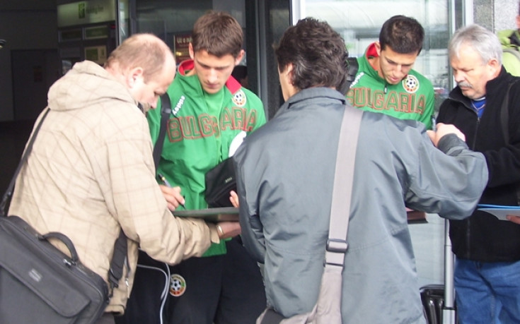 Ловци на автографи атакуват националите в Прага