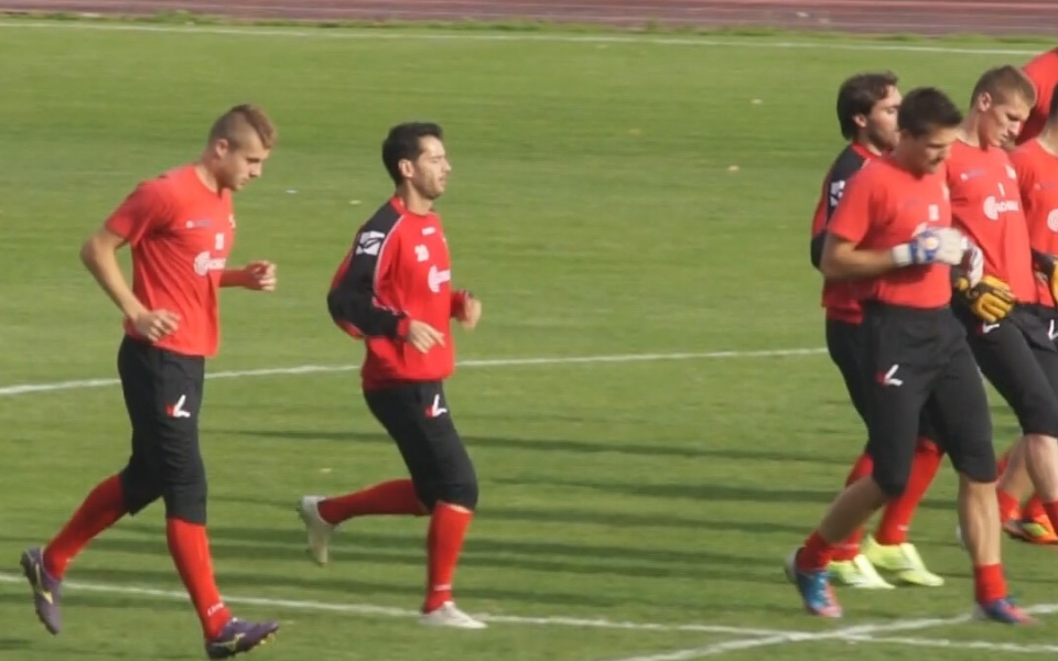 ВИДЕО: Стойчо Младенов тренира с 26 футболисти преди Левски