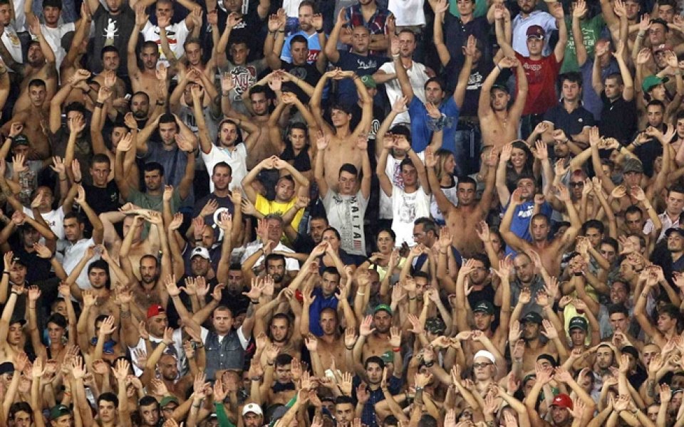 Феновете на Наполи бесни на играчите, не искат фланелките им