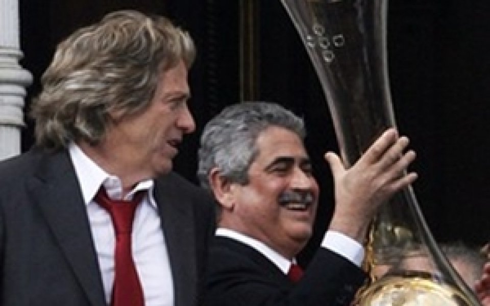 Филипе Виейра ще управлява Бенфика още три години