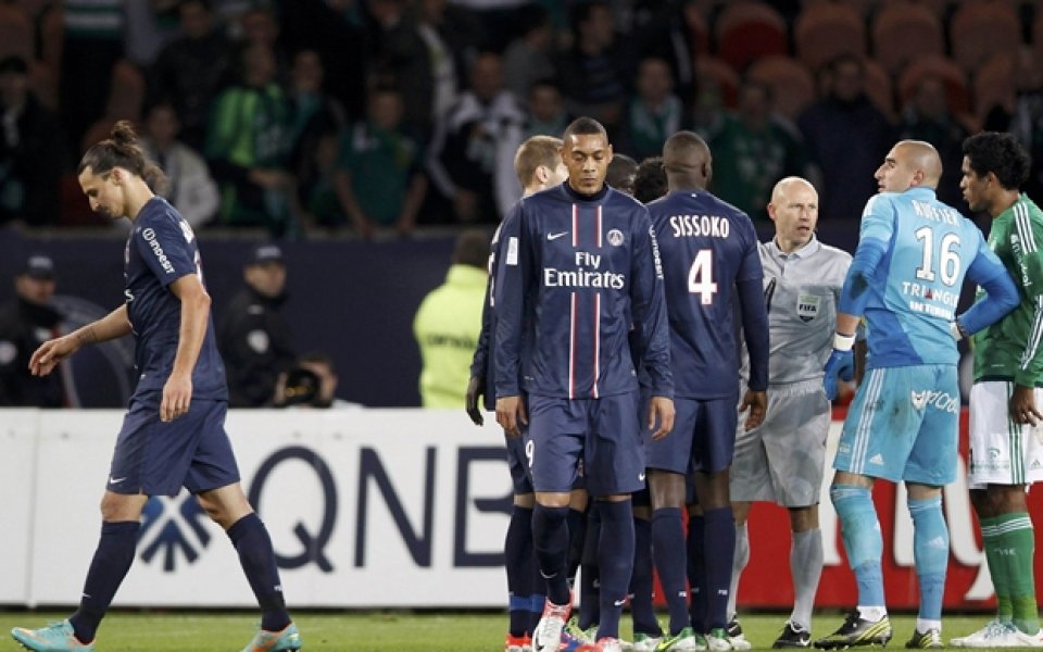 Сент Етиен прекъсна серията без загуба на ПСЖ, Ибрахимович си изкара червен картон