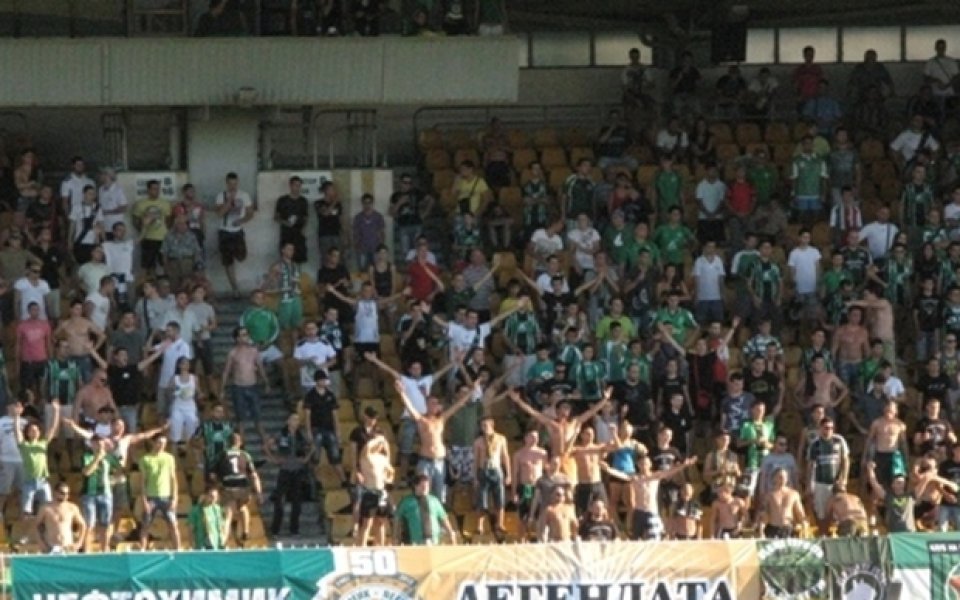 Феновете на Нефтохимик замислят морски десант в Каварна