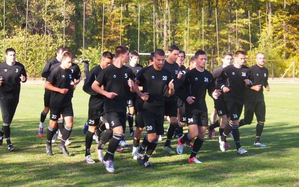 Двама юноши попаднаха в групата за двубоя срещу Монтана