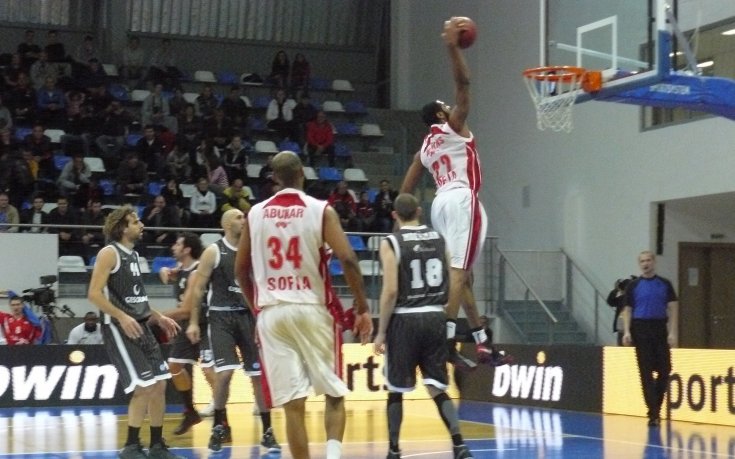 ВИДЕО: Самоубийствено второ полувреме сложи Лукойл на дузпата в Еврокъп