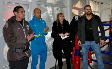 СНИМКИ: Тервел Пулев награди медалистите на боксов клуб Левски София Запад