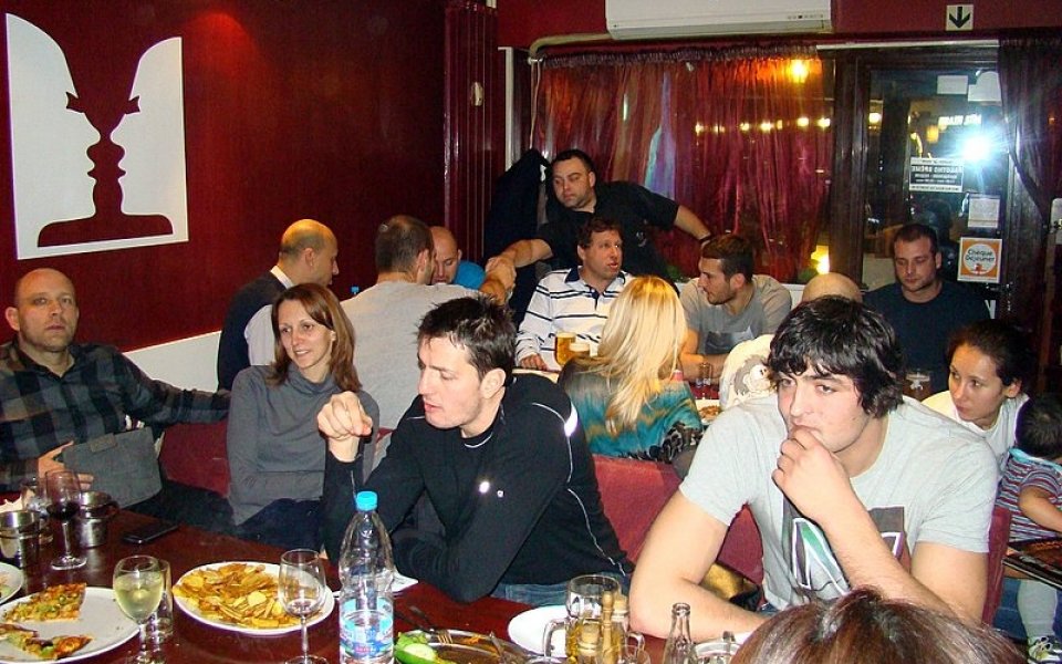 Вили Вуцов, Тити Папазов и баскетболният Левски на вечеря в пицария „Джовани”