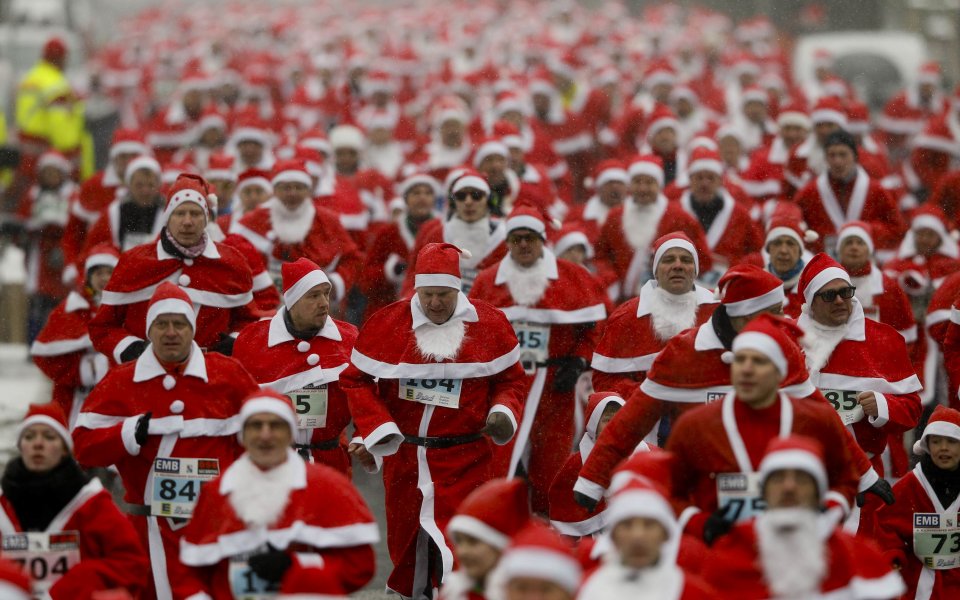 СНИМКИ: Стотици белобради старци се включиха в състезание