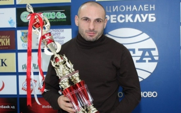 Стъки е шофьорът блъснал патрулката, двама полицаи са ранени