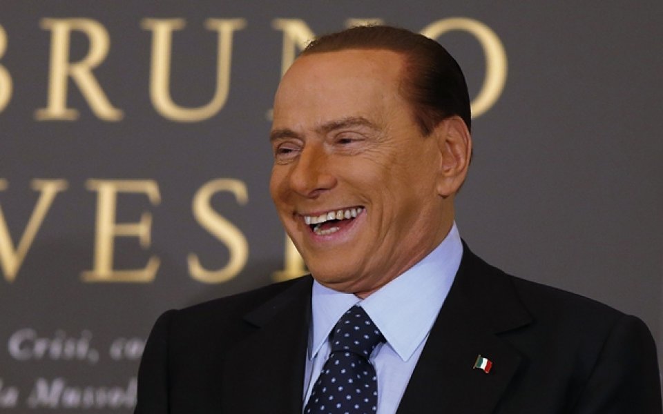 Берлускони се сгоди за жена с 48-години по-млада от него