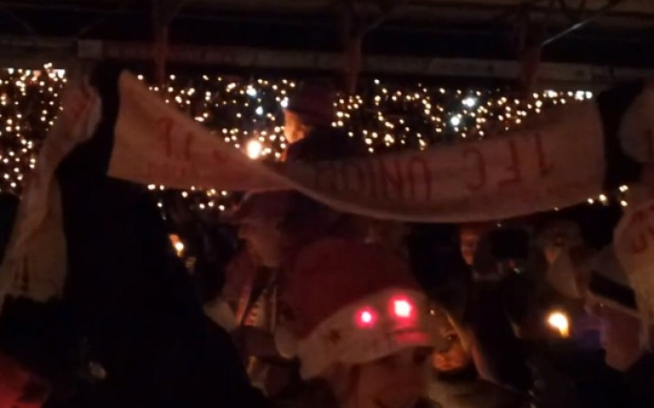 Над 28 хиляди фена на Унион Берлин пяха коледни песни на стадион