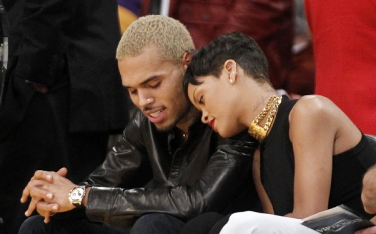 СНИМКИ: От първия ред: Джъстин Бийбър като детегледачка, Риана се гушка с Крис Браун