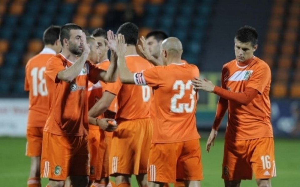 Литекс с два лагера зад граница