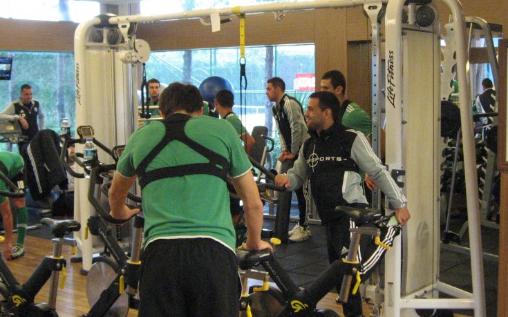 Лошото време вкара шампионите във фитнеса