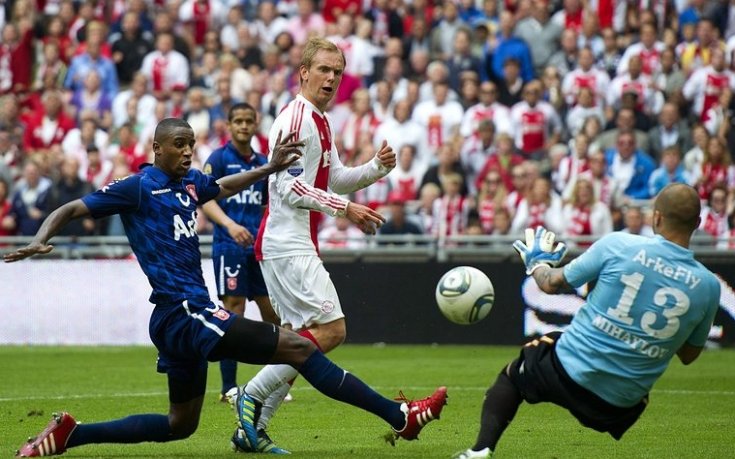 Ники Михайлов се завърна и качи Твенте на върха в Холандия