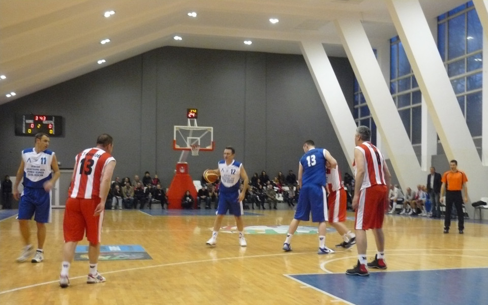 Легендарна среща между ЦСКА и Левски възроди залата на „Армията“