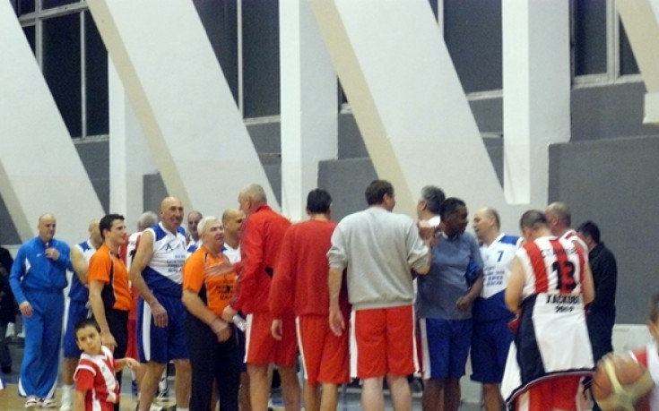 Легендарна среща между ЦСКА и Левски възроди залата на Армията