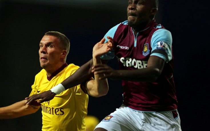 Ги Демел преподписа с Уест Хем