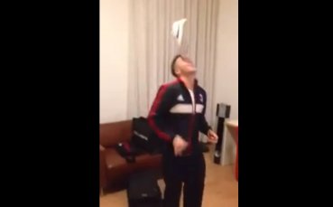 ВИДЕО: Голмайсторът на Милан демонстрира уникален танц с маратонка на челото