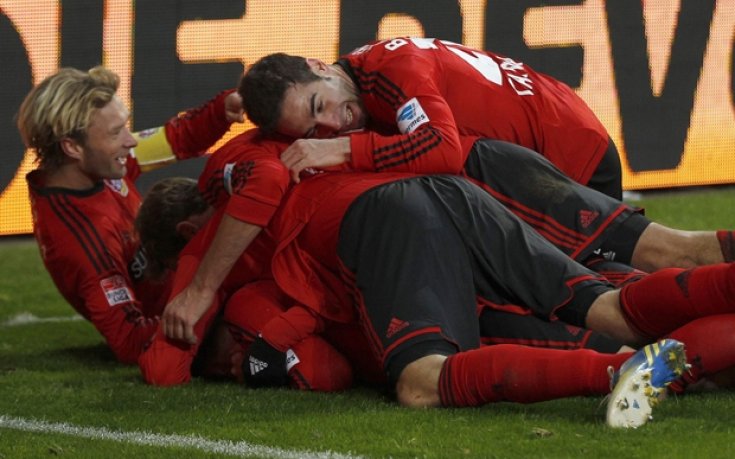 Леверкузен подписа с внука на Уве Зеелер