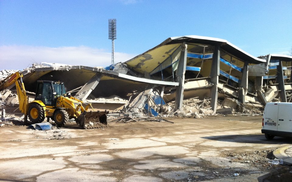 ВИДЕО и СНИМКИ: Започна разчистването на Герена след взрива