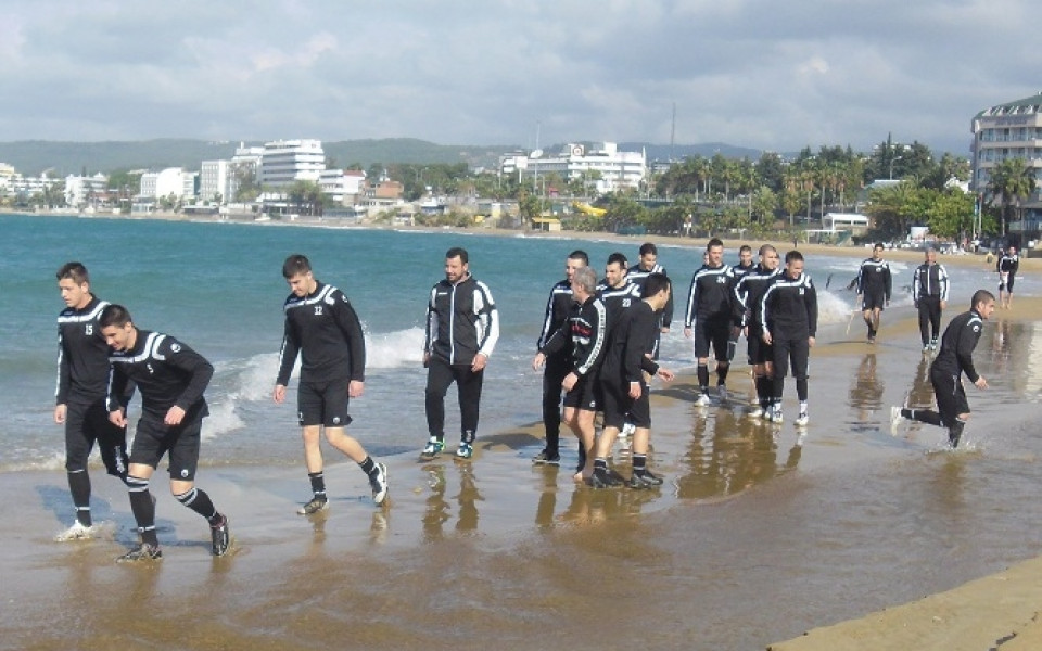 СНИМКИ: Локо Пд с 40-минутен крос на плажа